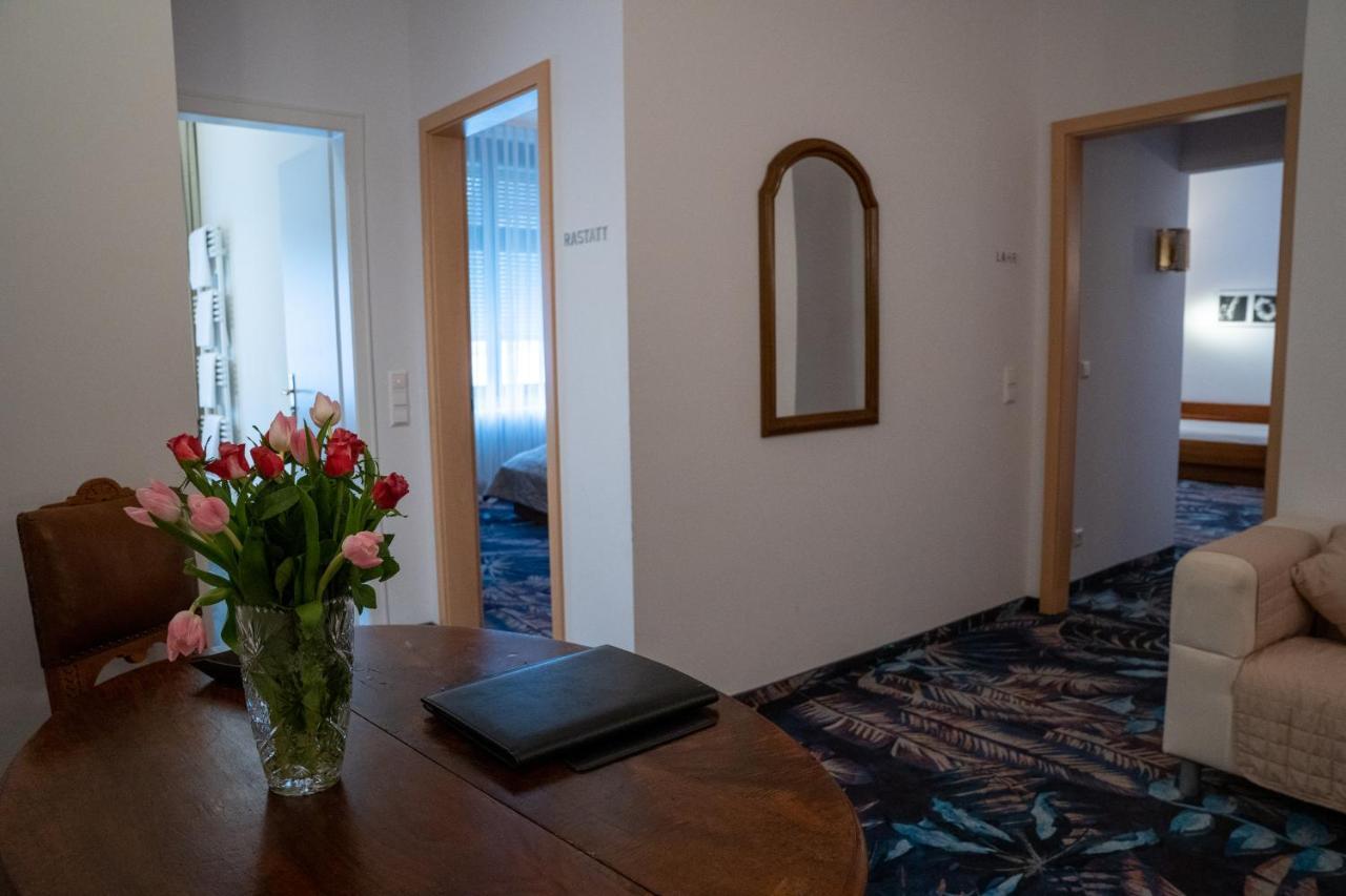 Hotel Etol บาเดน-บาเดน ภายนอก รูปภาพ