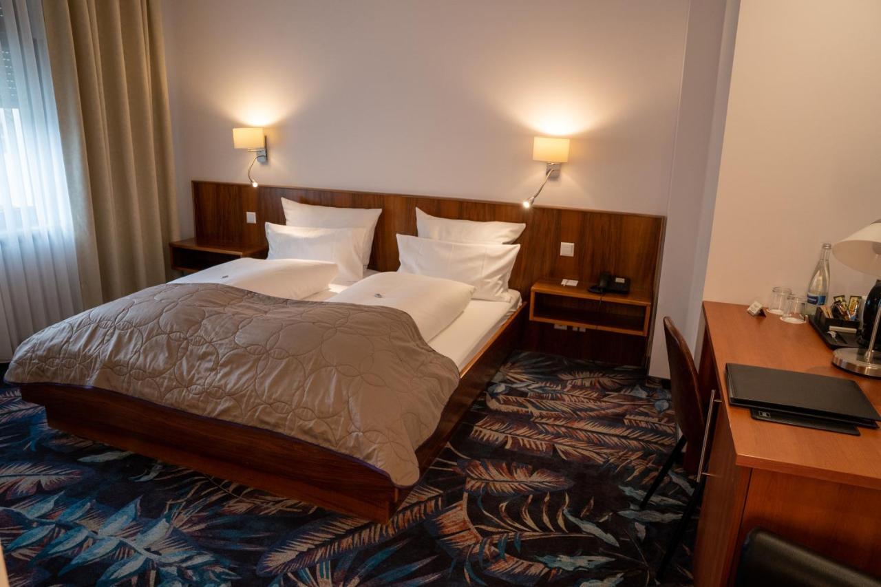 Hotel Etol บาเดน-บาเดน ภายนอก รูปภาพ