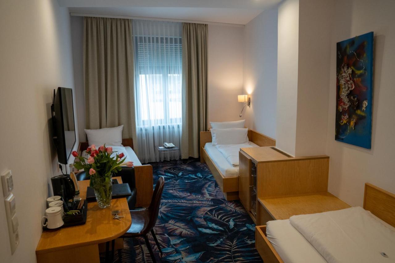 Hotel Etol บาเดน-บาเดน ภายนอก รูปภาพ