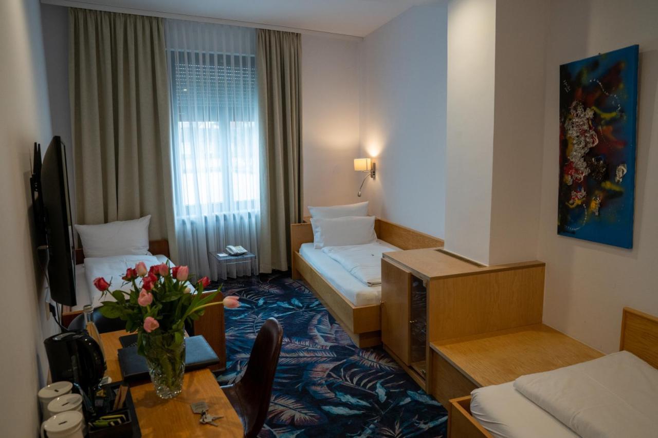 Hotel Etol บาเดน-บาเดน ภายนอก รูปภาพ
