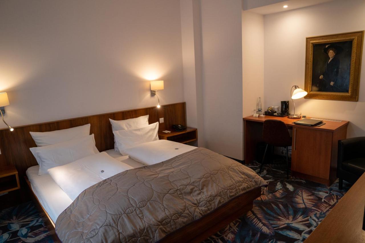 Hotel Etol บาเดน-บาเดน ภายนอก รูปภาพ