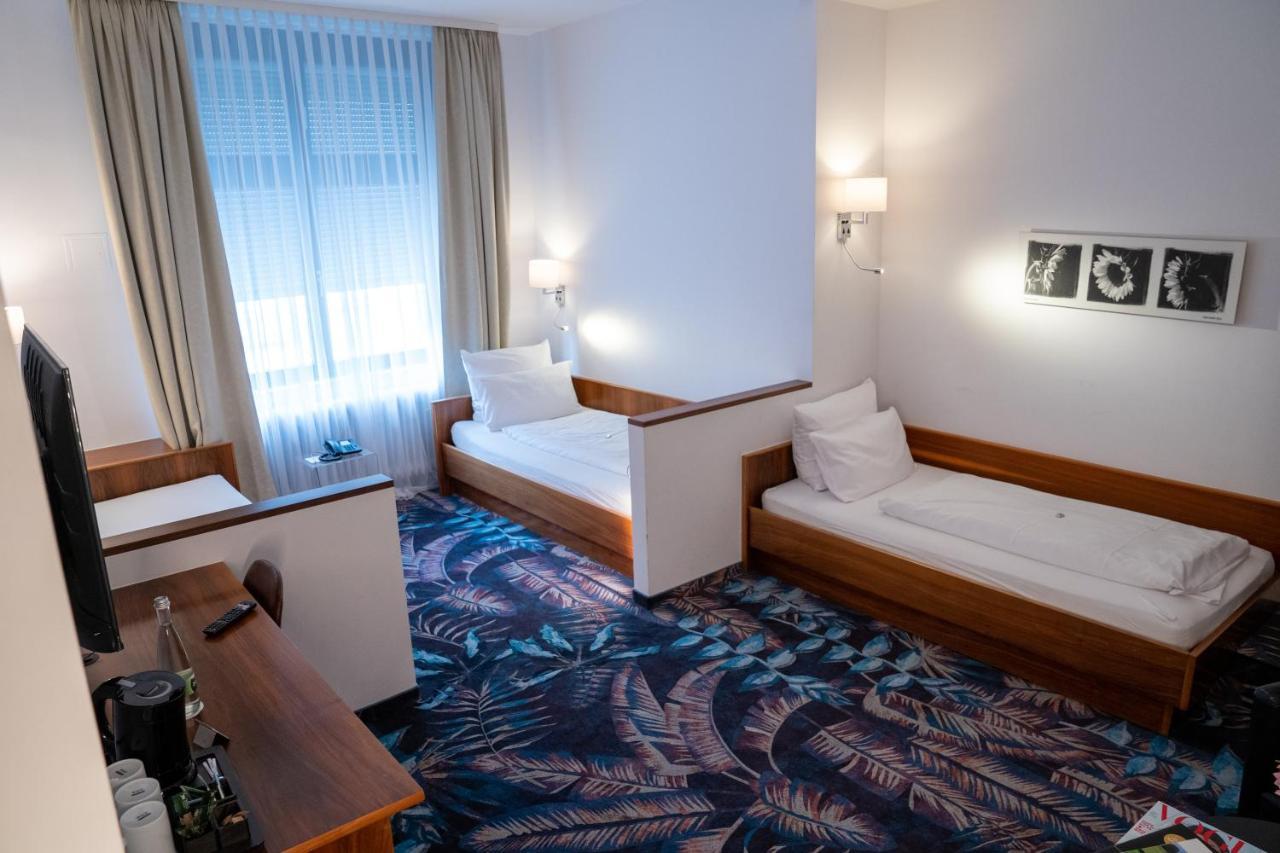Hotel Etol บาเดน-บาเดน ภายนอก รูปภาพ