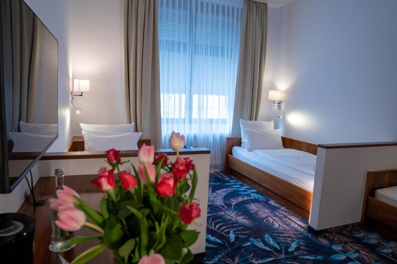 Hotel Etol บาเดน-บาเดน ภายนอก รูปภาพ