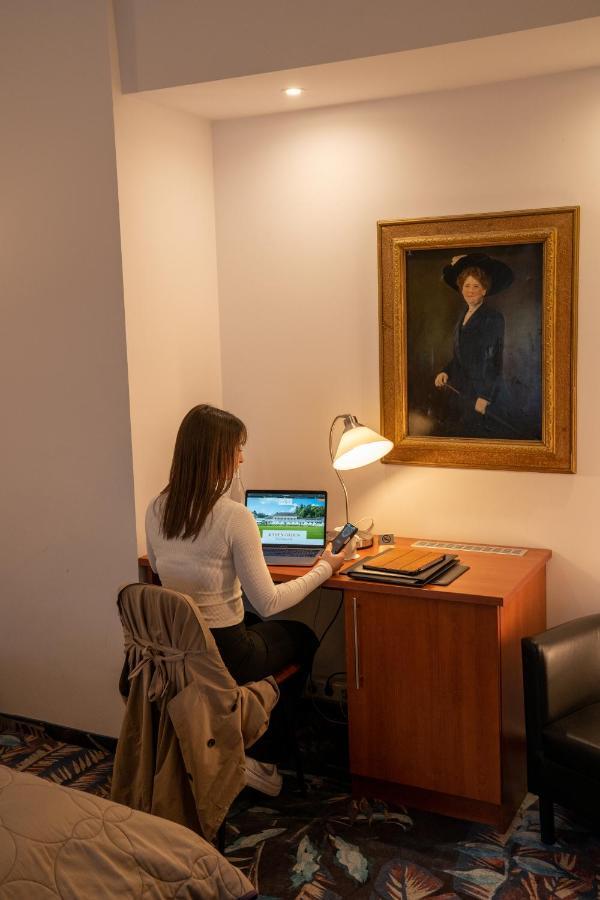 Hotel Etol บาเดน-บาเดน ภายนอก รูปภาพ