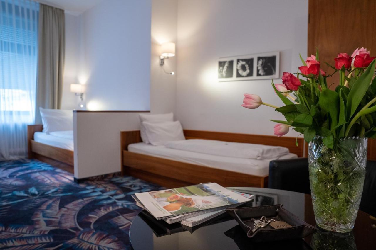 Hotel Etol บาเดน-บาเดน ภายนอก รูปภาพ