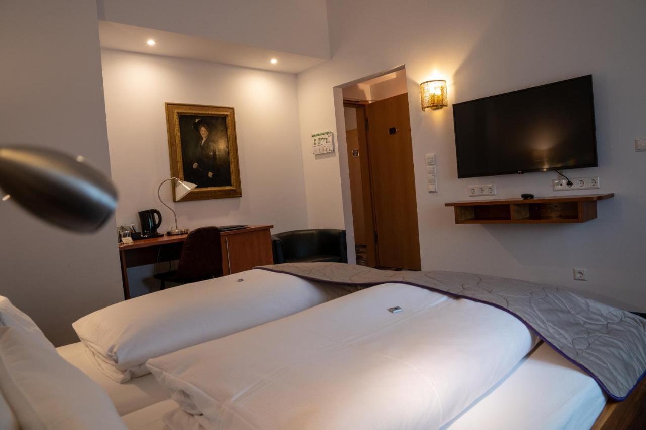 Hotel Etol บาเดน-บาเดน ภายนอก รูปภาพ