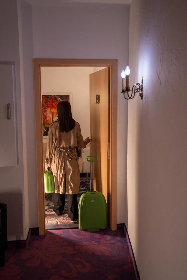 Hotel Etol บาเดน-บาเดน ภายนอก รูปภาพ
