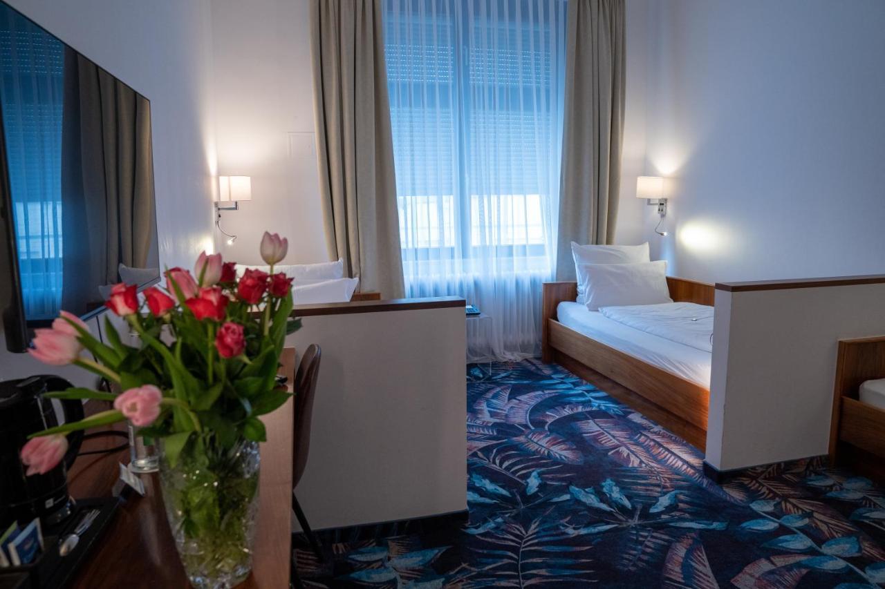 Hotel Etol บาเดน-บาเดน ภายนอก รูปภาพ