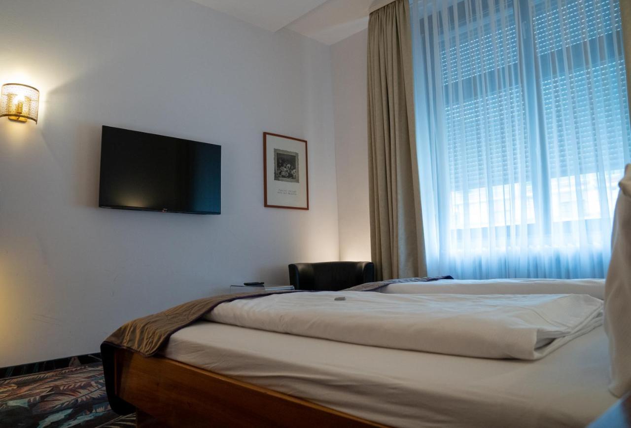 Hotel Etol บาเดน-บาเดน ภายนอก รูปภาพ