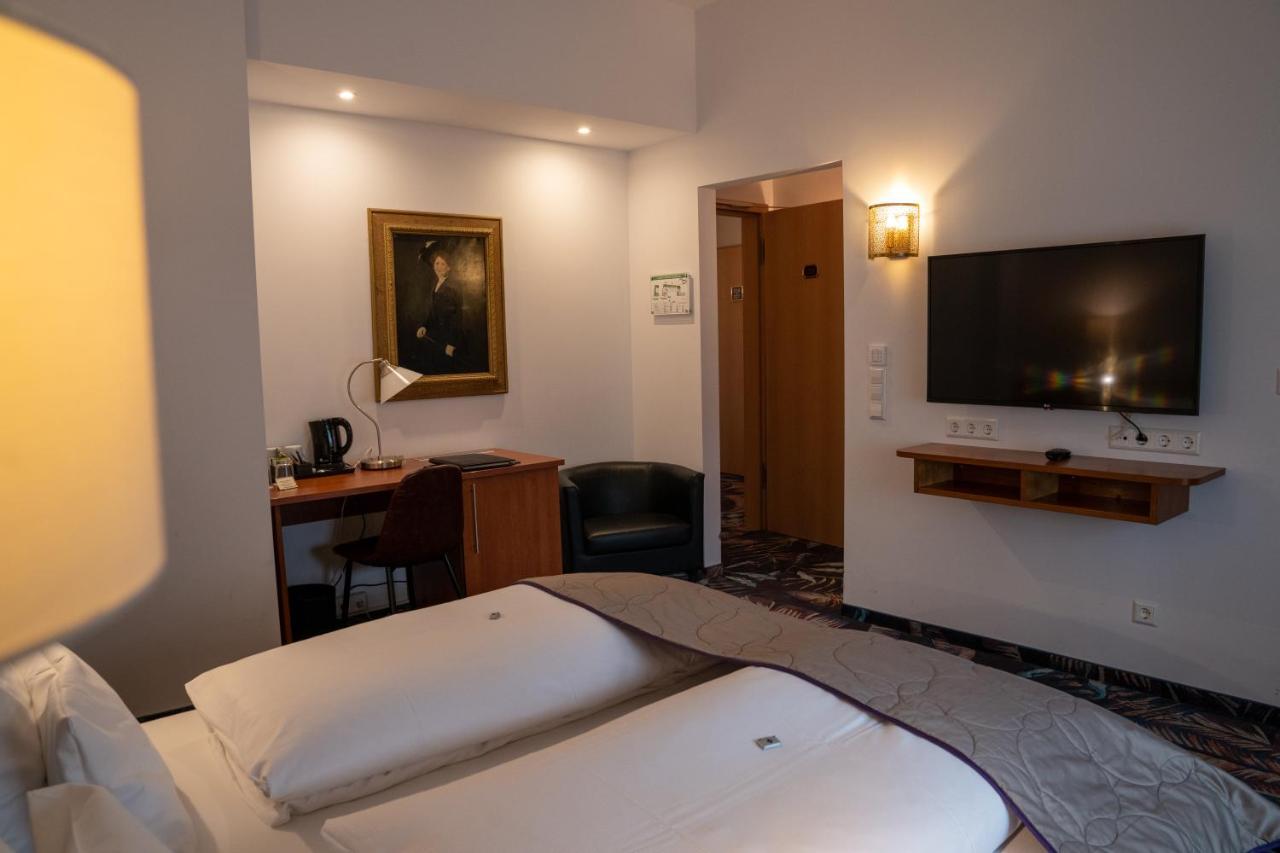 Hotel Etol บาเดน-บาเดน ภายนอก รูปภาพ