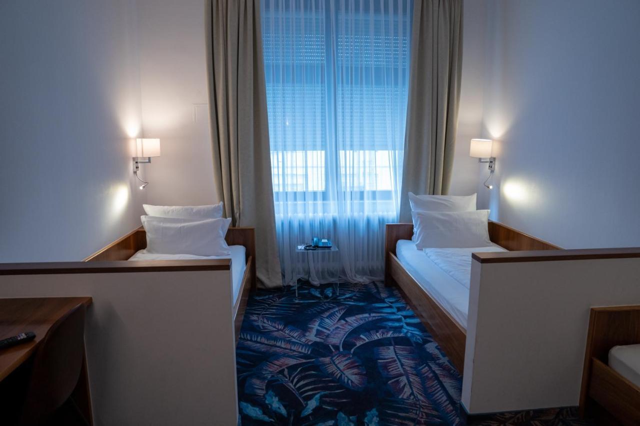 Hotel Etol บาเดน-บาเดน ภายนอก รูปภาพ