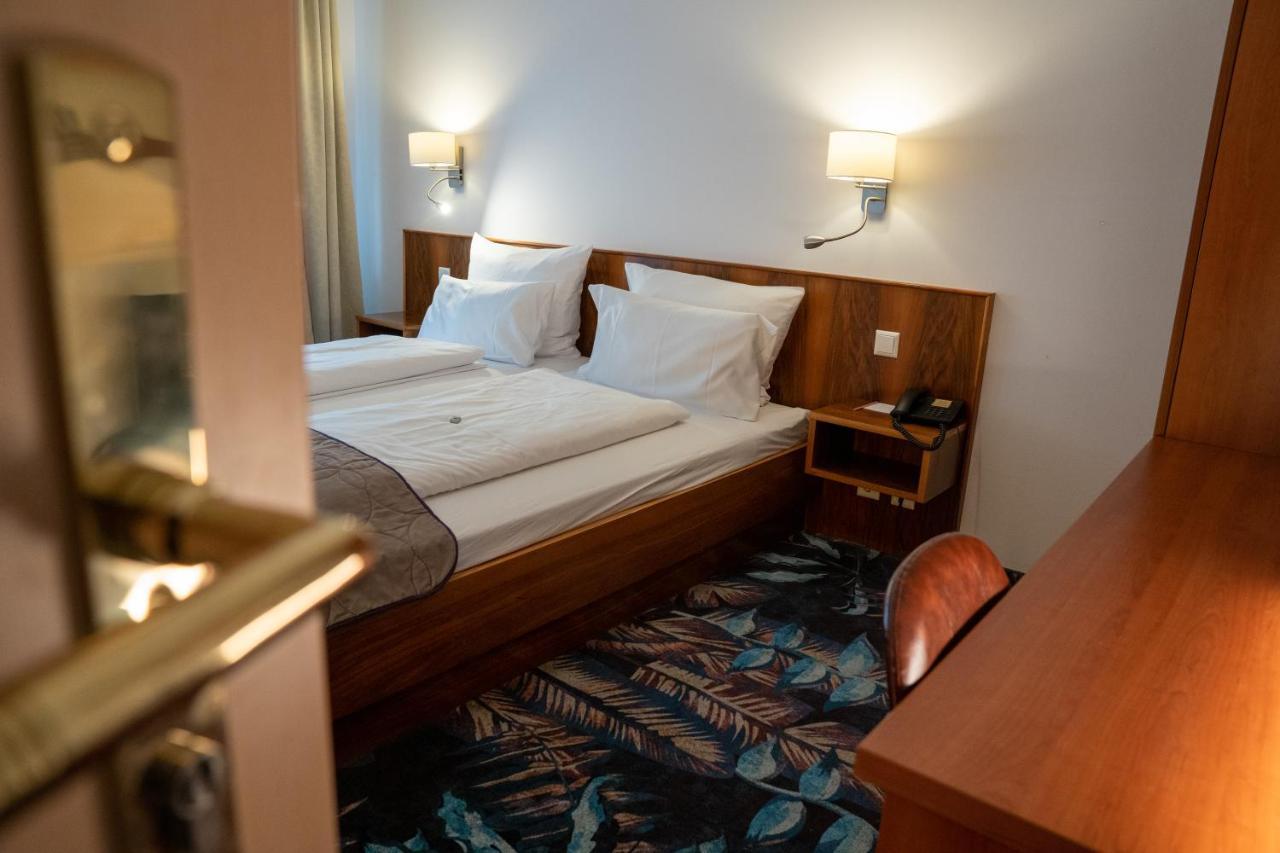 Hotel Etol บาเดน-บาเดน ภายนอก รูปภาพ
