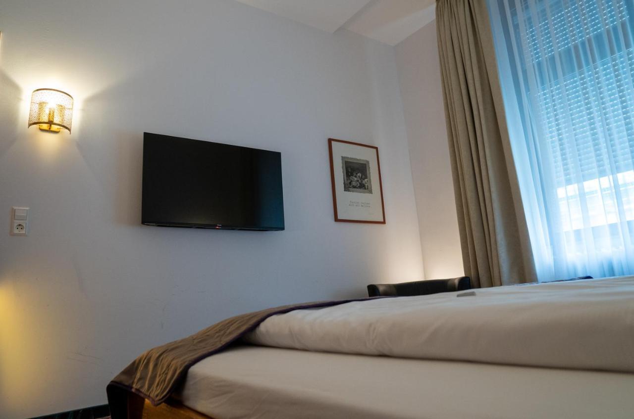 Hotel Etol บาเดน-บาเดน ภายนอก รูปภาพ