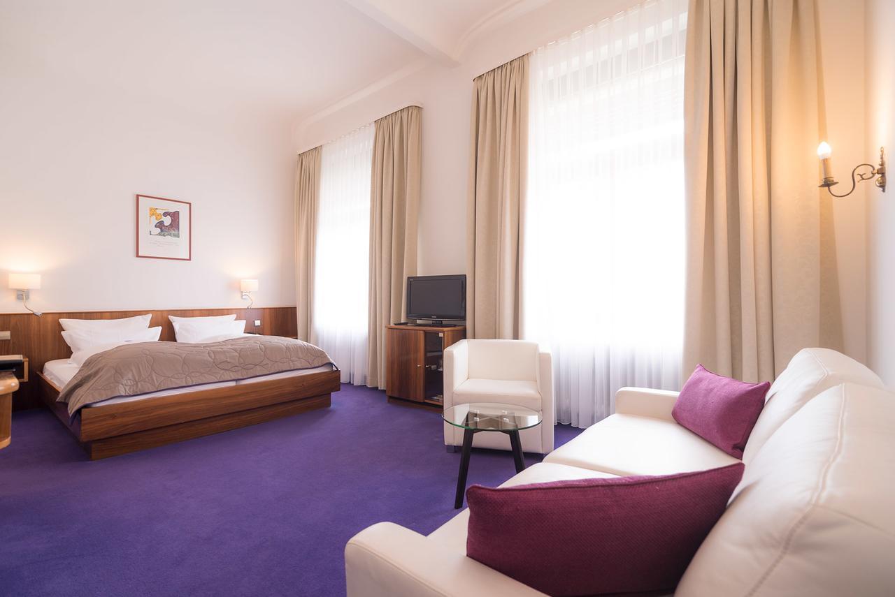 Hotel Etol บาเดน-บาเดน ภายนอก รูปภาพ