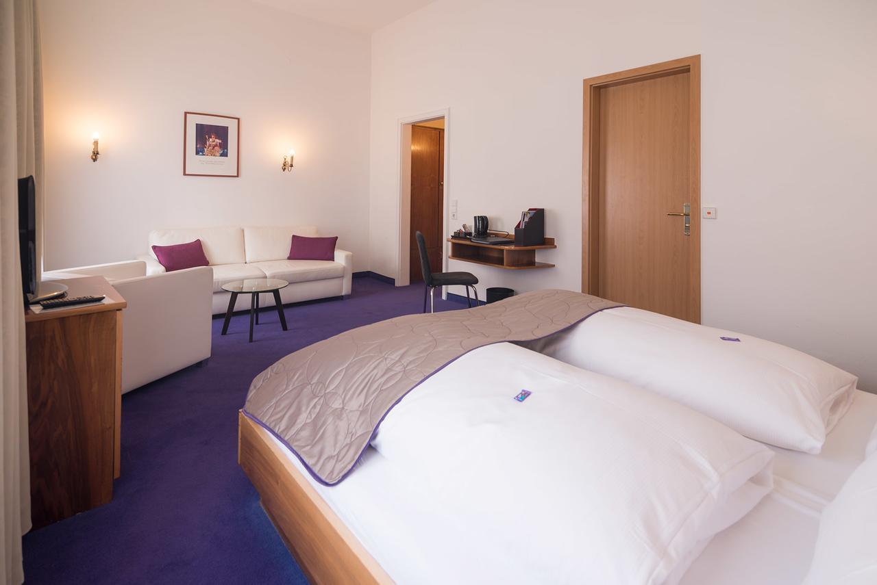 Hotel Etol บาเดน-บาเดน ภายนอก รูปภาพ