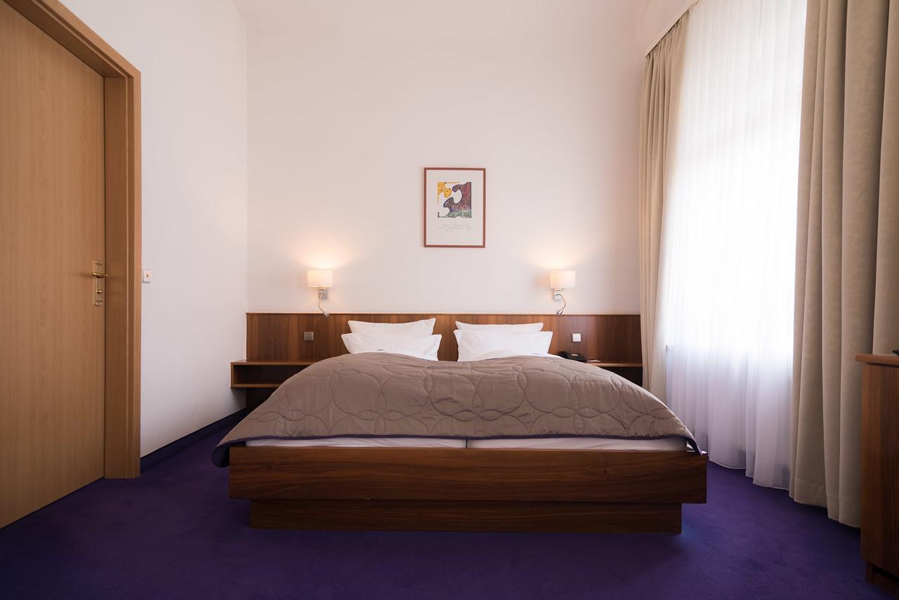 Hotel Etol บาเดน-บาเดน ภายนอก รูปภาพ